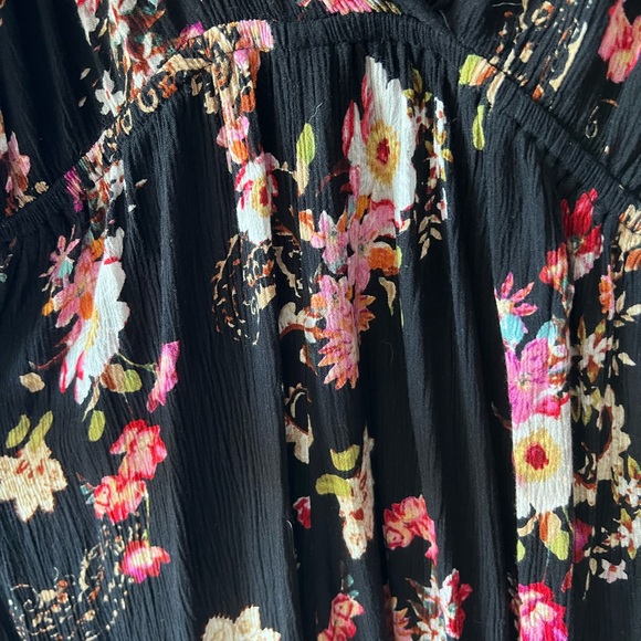 Black Floral Romper Wide Leg Chiffon-Like Material and Off the Shoulder Design - Picture 3 of 6